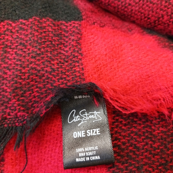 City Streets Scarf Wrap Women One Size Red Black Plaid Soft Fringe Winter - Picture 3 of 6